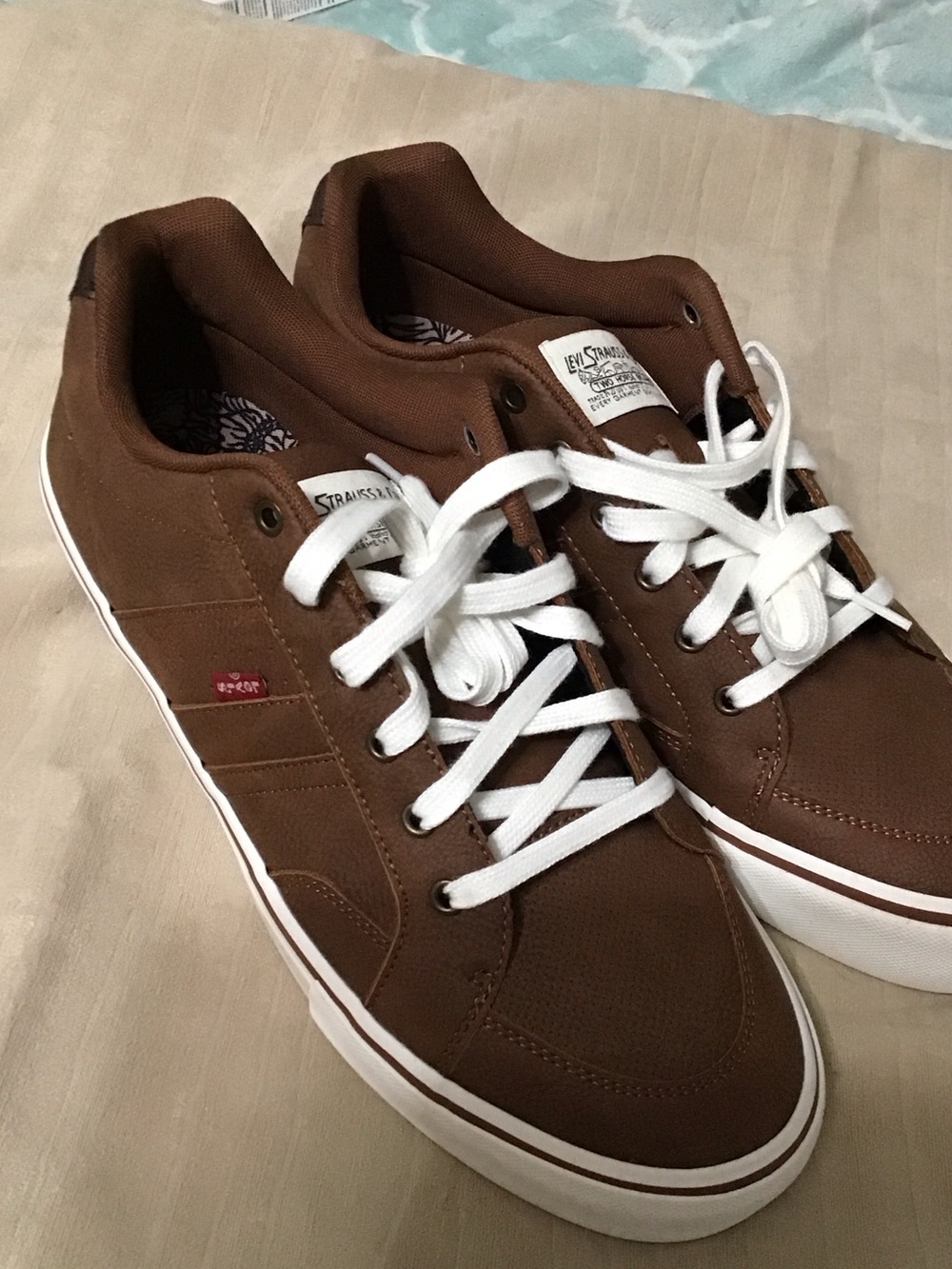 Levi's Men's Brown Canvas Low-Top Sneakers with White Laces